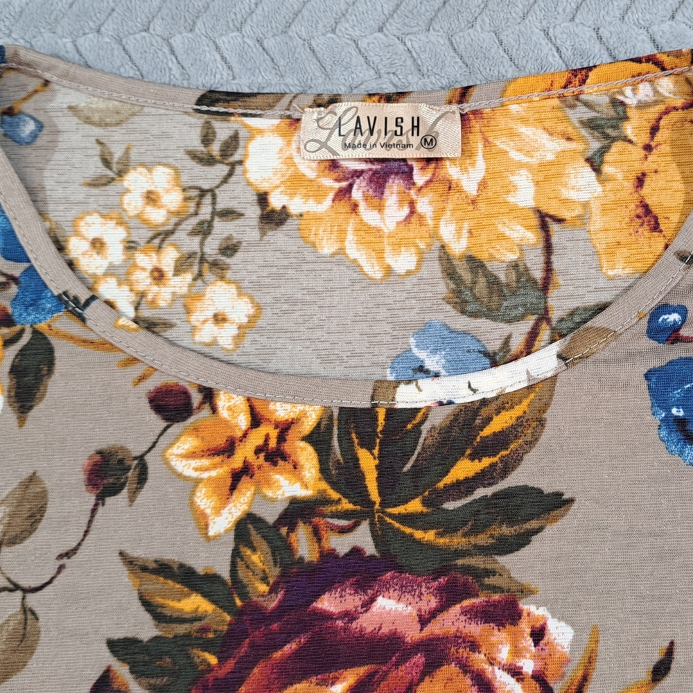 Lavish Beige Floral Short Sleeve Top - Picture 2 of 6